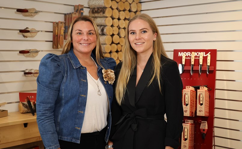 Marit Sandgren, chef för personal och hållbarhet på Morakniv, har haft studenten Louise Christell som "skugga".