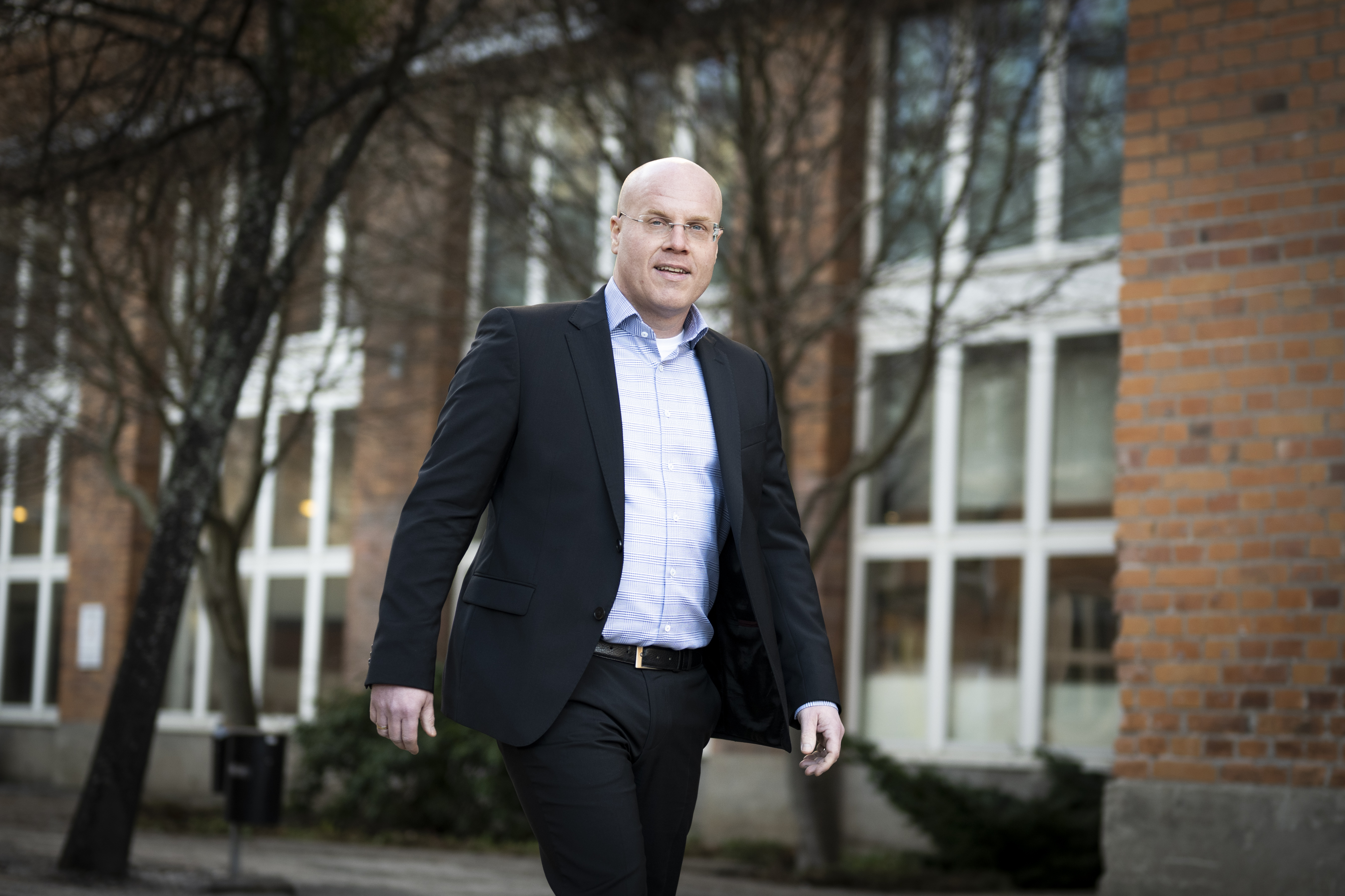 Teknikföretagens nytillträdda ordförande Tobias Hansson, vd för Hitachi Energy.