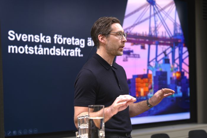 Joakim Bourelius, strateg på avdelningen för försörjningsberedskap på Myndigheten för civilt försvar. Översta bilden: Samtliga branschorganisationer bakom seminariet.