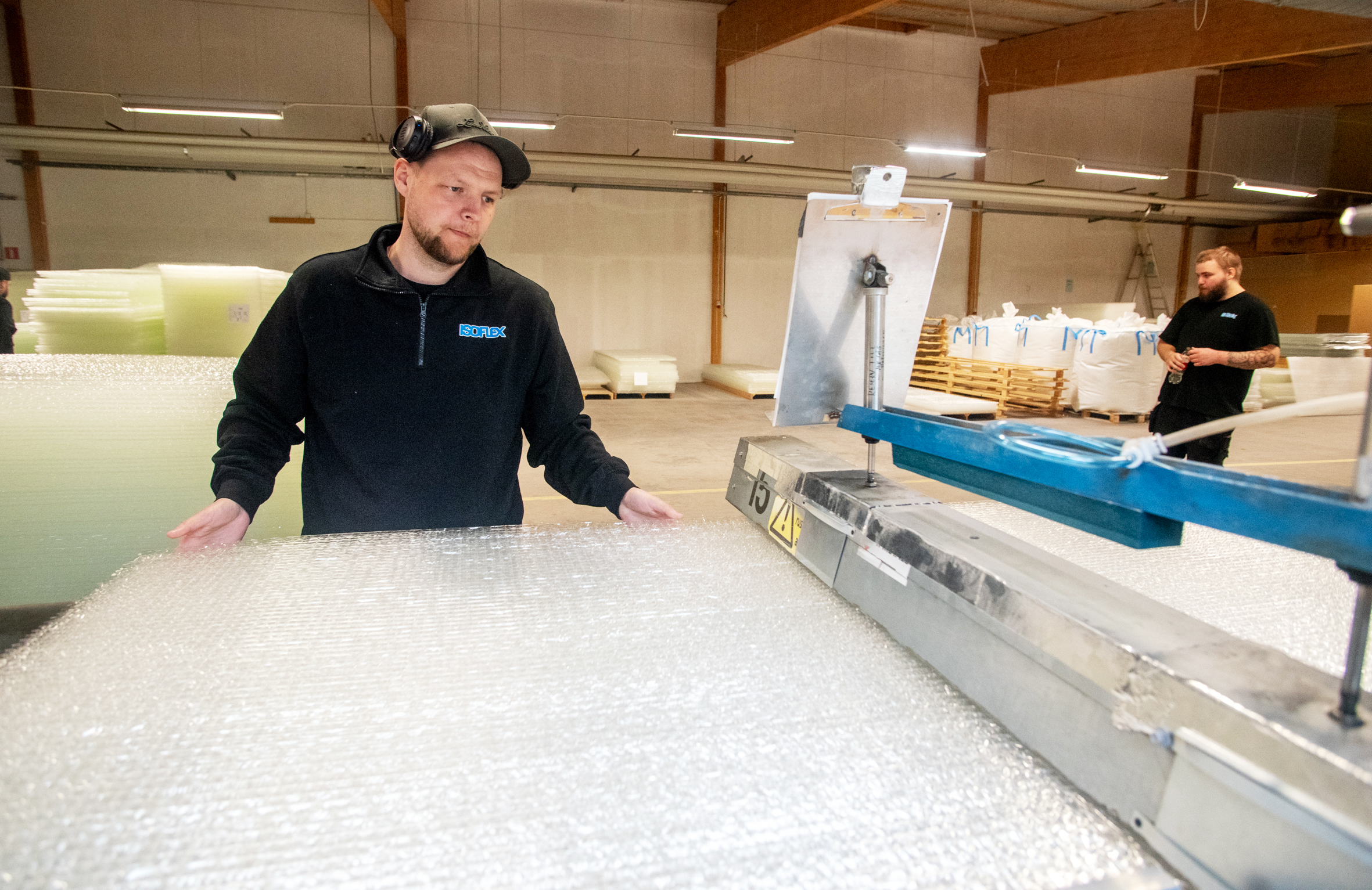 Andreas Enström har jobbat elva år på företaget. Alla roterar mellan uppgifterna i produktionen. "Det är stor variation här", säger han.