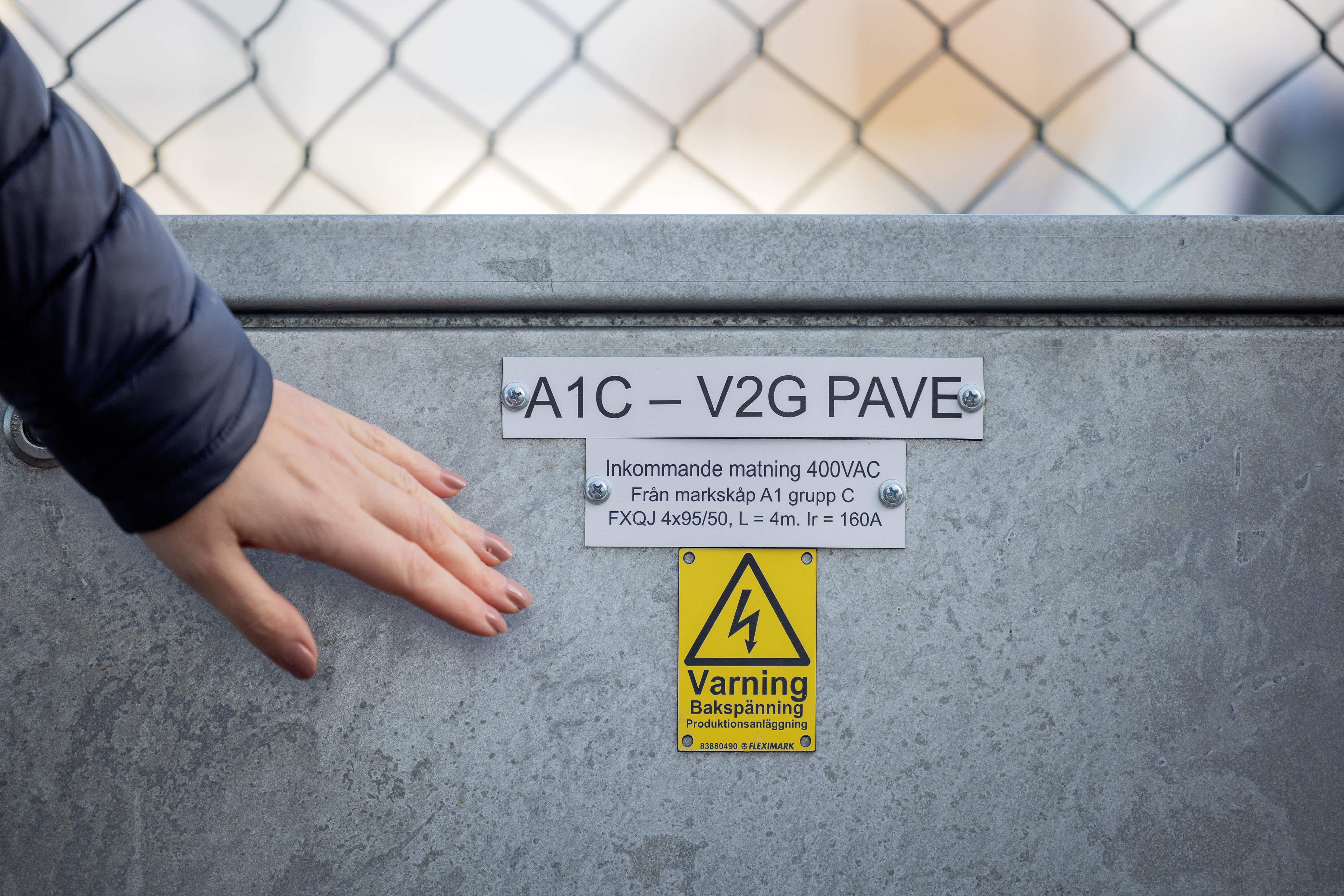 Elskåpet rymmer anslutningspunkten mellan produktionsanläggningen och elnätet.