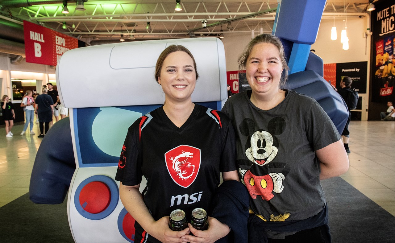 Izabelle Bjuhr och Sara Sandberg. Foto: Anna Hållams.