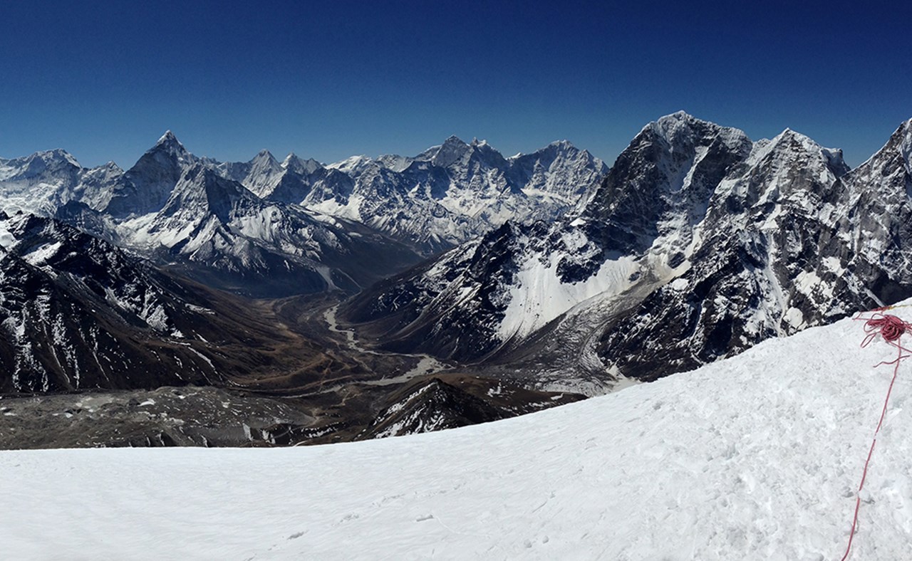 Markus Hällgren har följt en expedition till Mount Everest som en del av ett forskningsprojekt. Världens högsta berg mäter 8 849 meter. Han var uppe på 6 100 meters höjd. Foto: Markus Hällgren