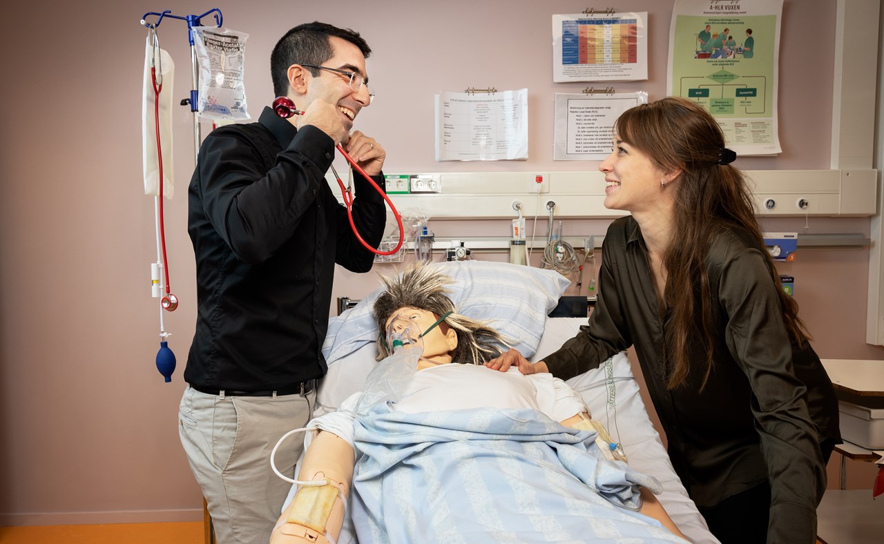 Arman Enekvint, patienten Hjördis och Ylva Konsberg