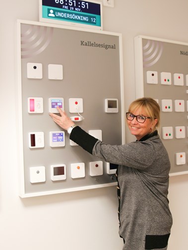 Tjeders system används inom vård, omsorg, industri och fastighetsövervakning. Bland kunderna finns Nya Mälarsjukhuset och Studentskrapan i Stockholm.
