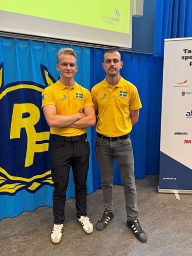 Harley Berglund som representerar Sverige i CAD-konstruktion och Jakob Liw (till höger) som arbetar som underhållssvetsare och som tävlar i klassen svets känner sig laddade inför EM