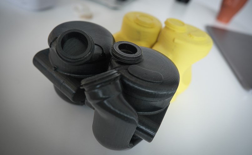 3D-printade plastmodeller av det konstgjorda hjärtat används för att testa utformningen i bröstet på avlidna människor. Detta för att säkerställa att produktdesignen är optimal för anpassningen till människokroppen. Inför testerna har hjärtpumpen testats i virtuella patienter som är ett slags digitala tvillingar som skapats utifrån riktiga hjärtsviktspatienters röntgenbilder.