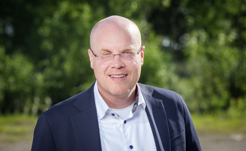Tobias Hansson, vd Hitachi Energy i Sverige. Bilden överst: Karoly Szipka, VD för IPercept