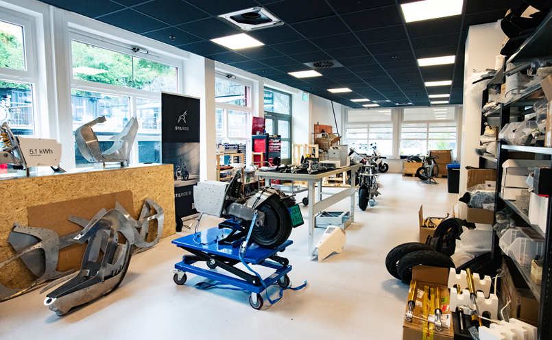 I Stilrides verkstad i Nacka Strand finns det plats för både designutveckling och produktion.