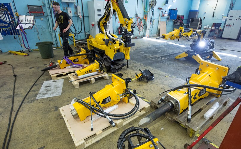 Redskap efter storlek på roboten. Hydraulhammare i olika storlekar