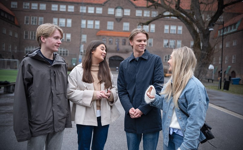 UF-ungdomarna anser att man ska välja den utbildning som man tycker är kul.